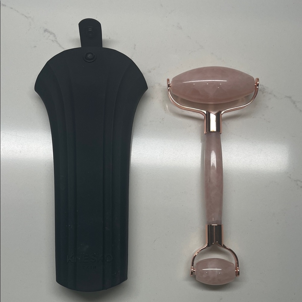Rose Quartz Facial Roller with Black Case